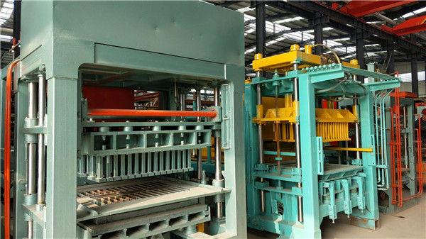 靜壓磚機(jī)實(shí)圖