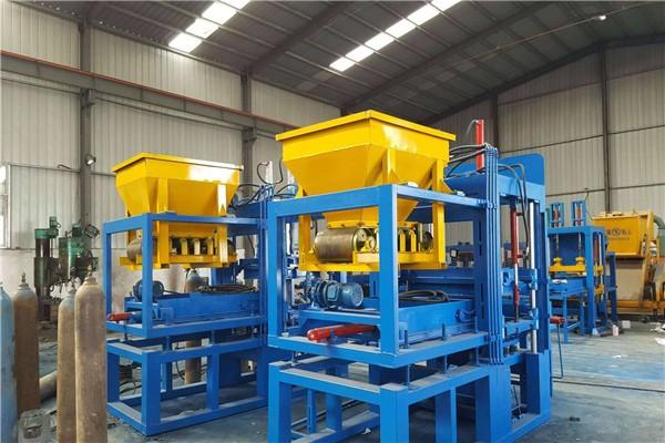 靜壓磚機(jī)實(shí)圖