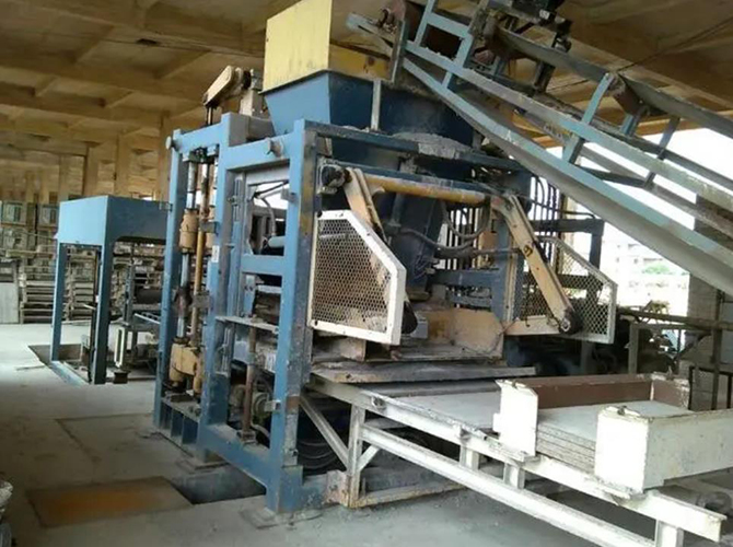 爐渣制磚機(jī)設(shè)備